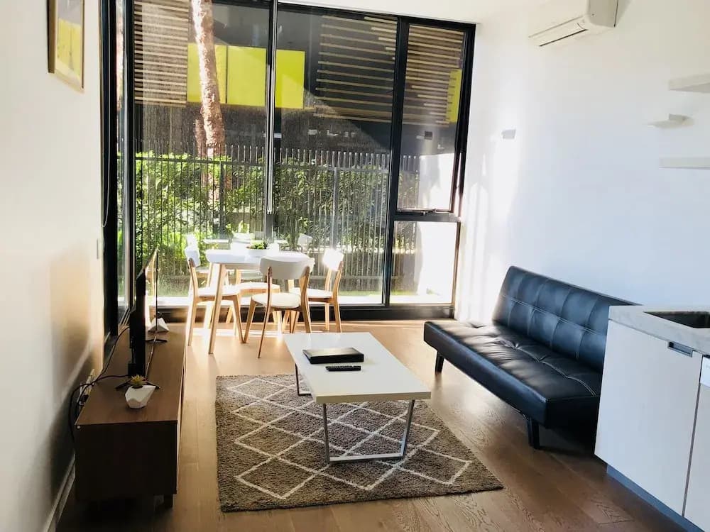 Spacious Cosy Bedroom Suite + Large Balcony - photo 3