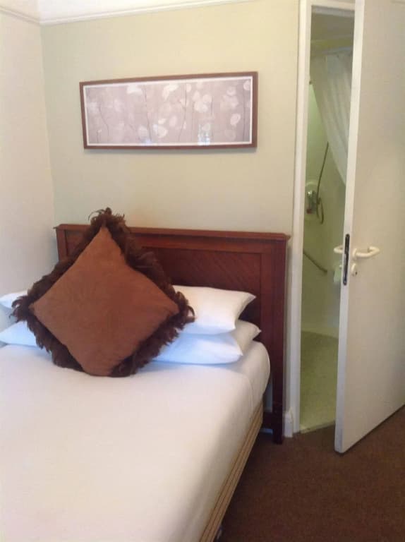 Oak Lodge Hotel - photo 5