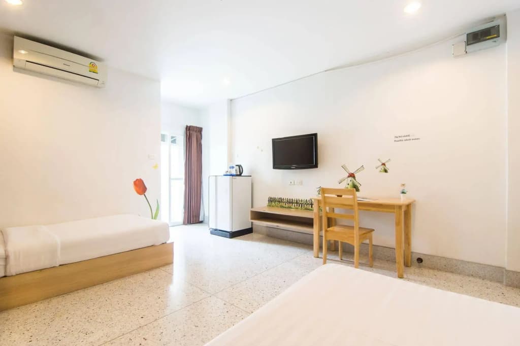 The Fifth Residence Hotel - photo 4