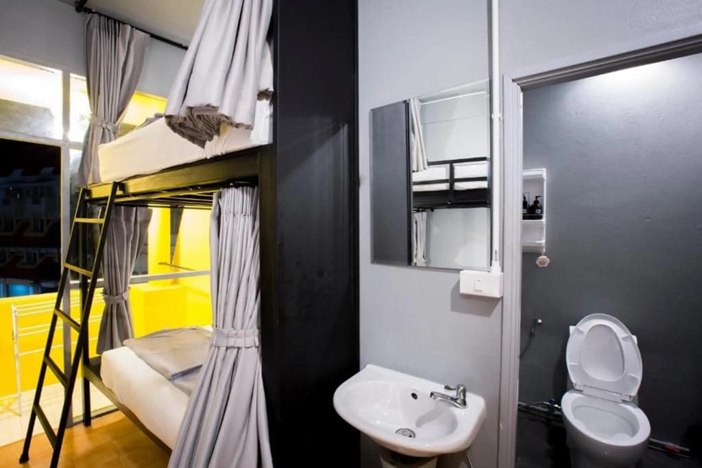 Beehive Phuket Old Town - Hostel - photo 8
