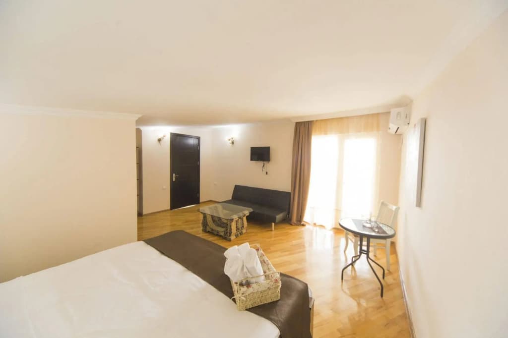 Log Inn Boutique Hotel - photo 2