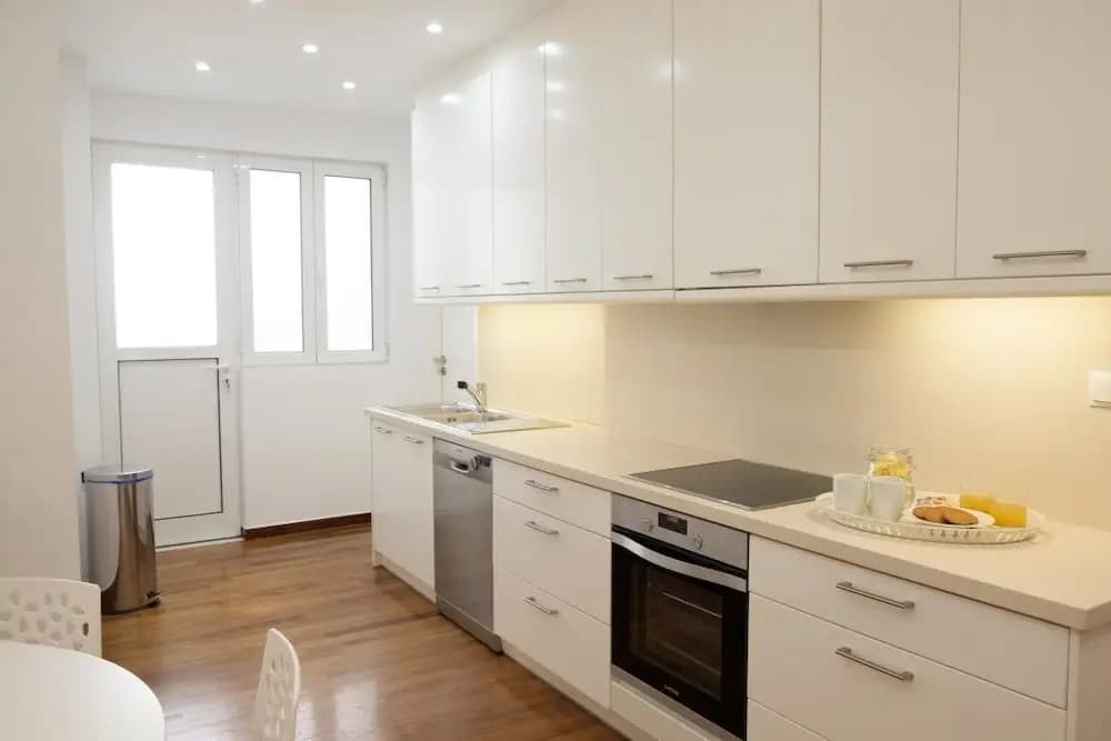 Spacious Modern 3BD Apartment - photo 16