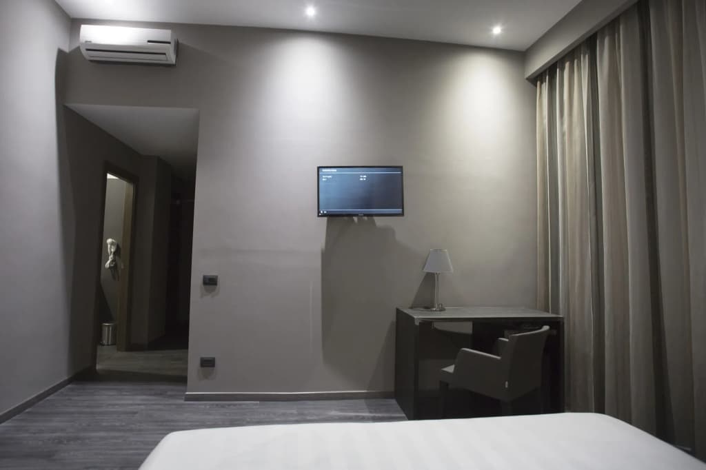 9V9 Hotel - photo 5