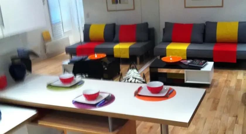 Into Paris - Louvre Apartment - photo 9