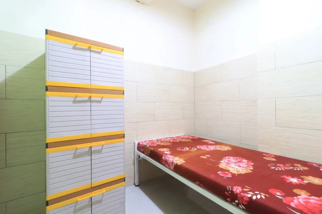 Eiffel Residence Batu Tulis 37 - Female Only - photo 2