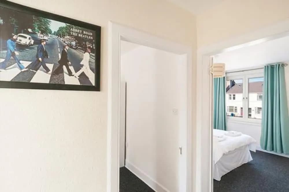 City Centre House with Parking - photo 9