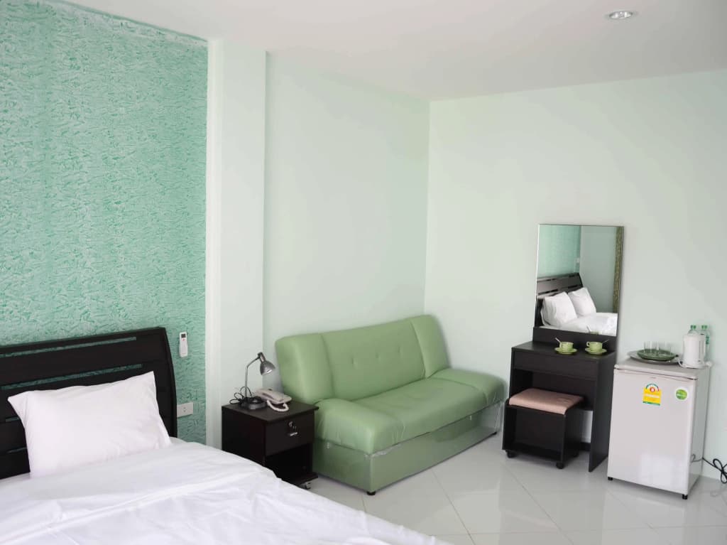 Emerald Hotel Chonburi - photo 3