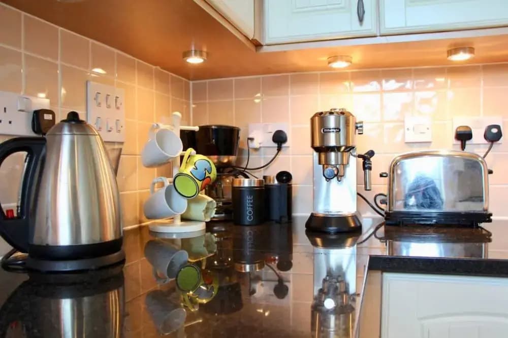 1 Bedroom Flat Apartment - photo 9