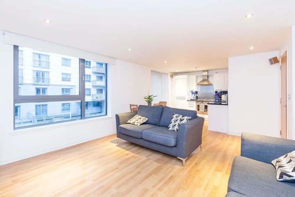 Modern Two Bedroom Apartment - photo 13