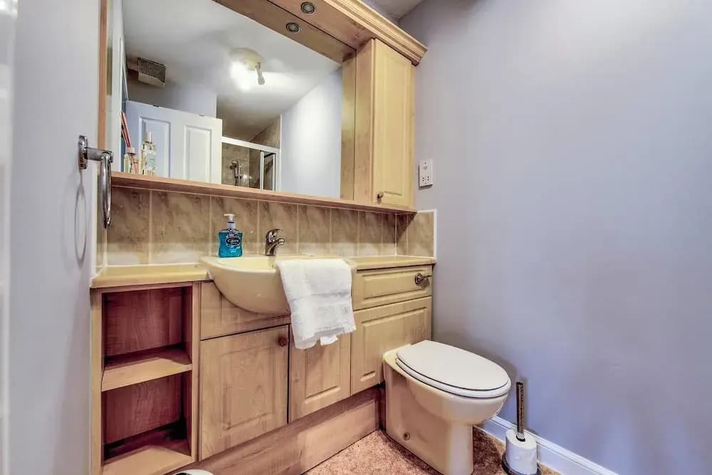 Gorgeous 2BR City Centre Apt with Parking - photo 7