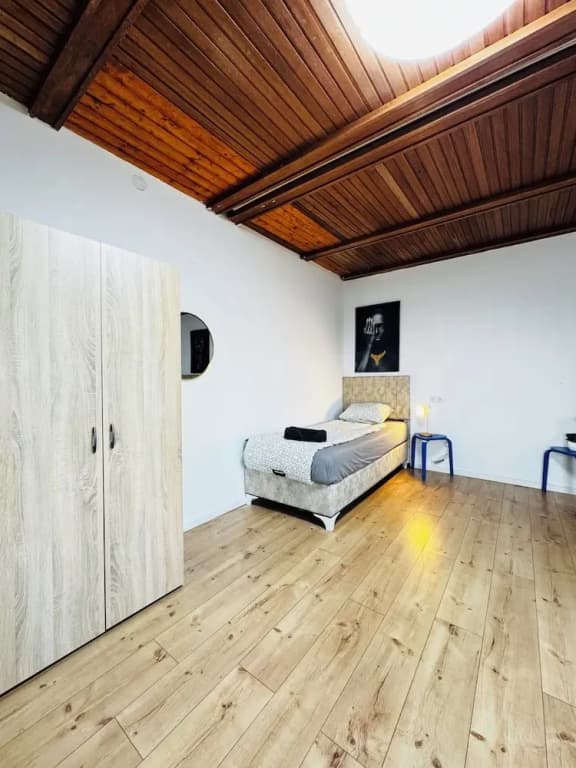 Spacious Budget Home Garden Stay - photo 30