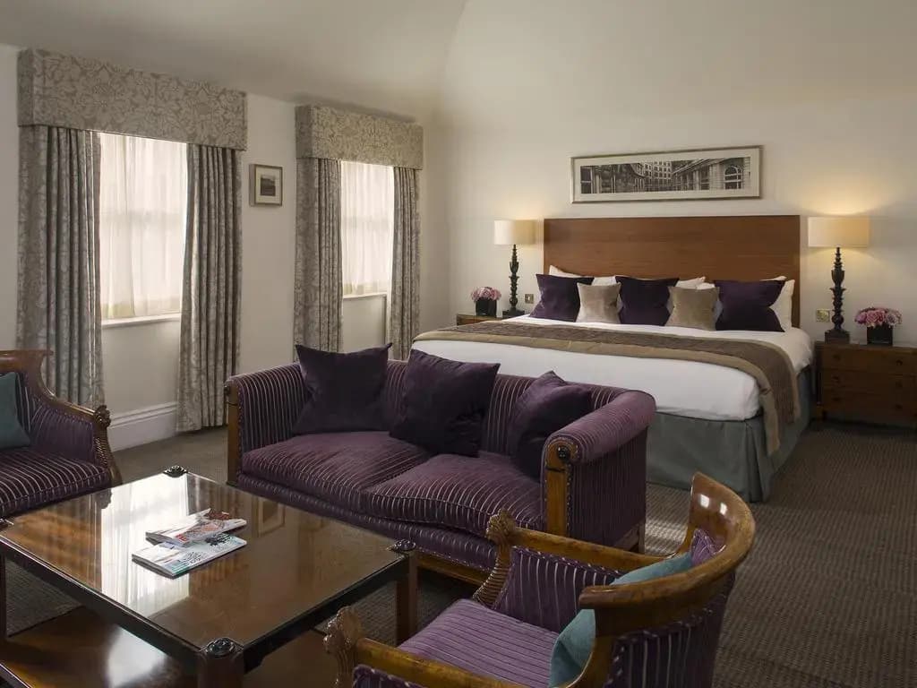 Hendon Hall - photo 6