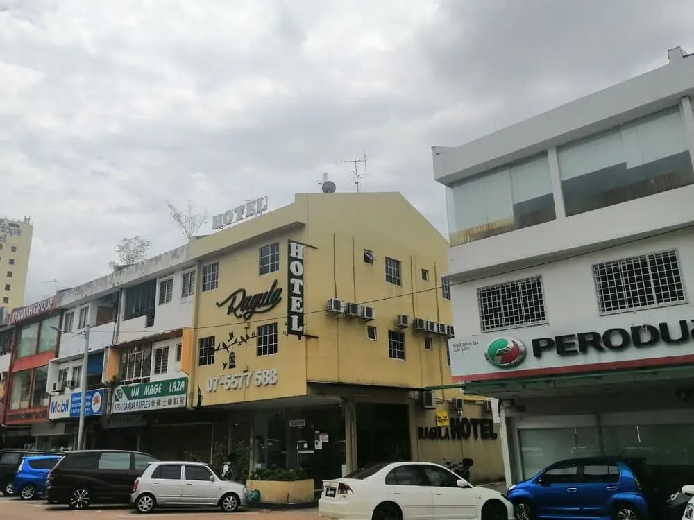 OYO 90028 Ragula Hotel - main photo