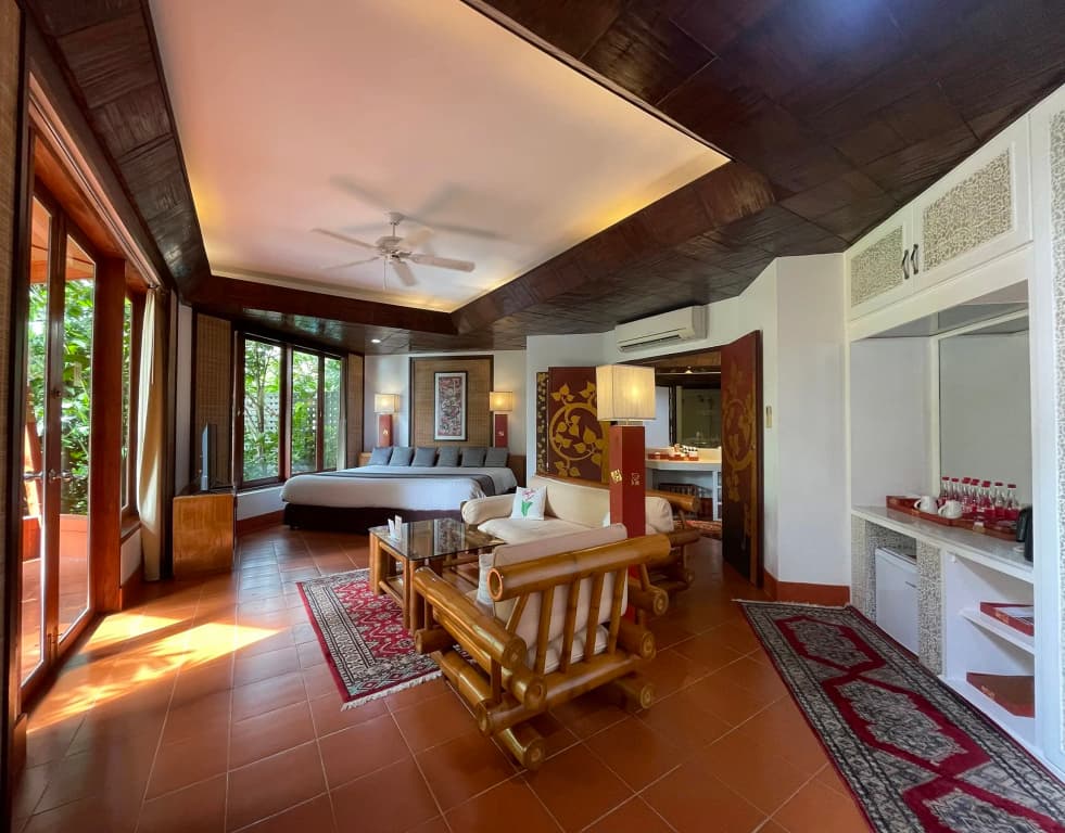 Mom Tri's Villa Royale - photo 1