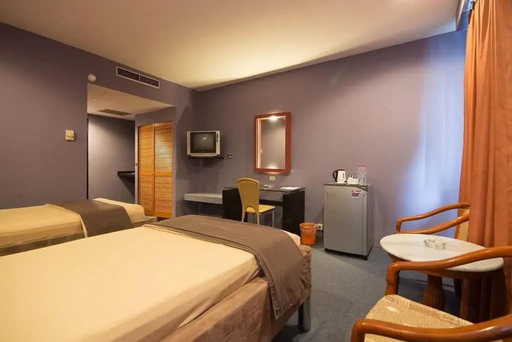 Peninsula Hotel - photo 4