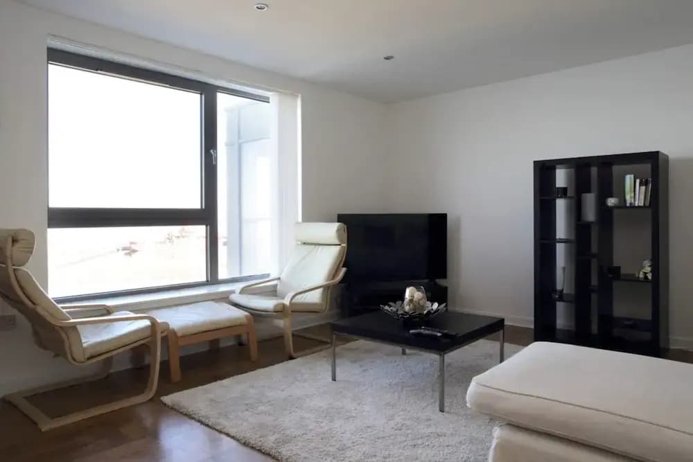 Modern Apartment in Leith With Sea Views - photo 1