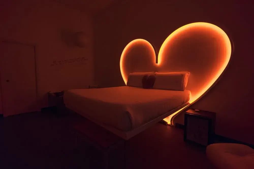iRooms Jacuzzi Suites - photo 4