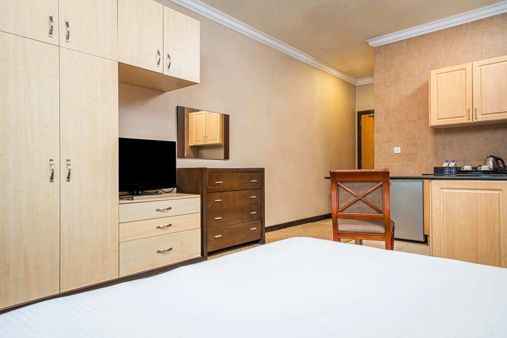 Kingsgate Hotel Doha by Millennium Hotels - photo 7