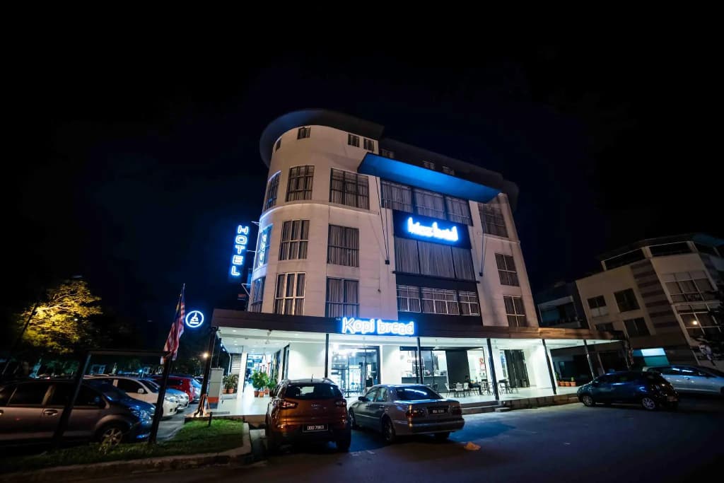 Bizz Hotel - main photo