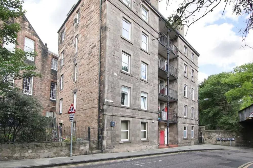 Spacious Flat With Fantastic Views - photo 1