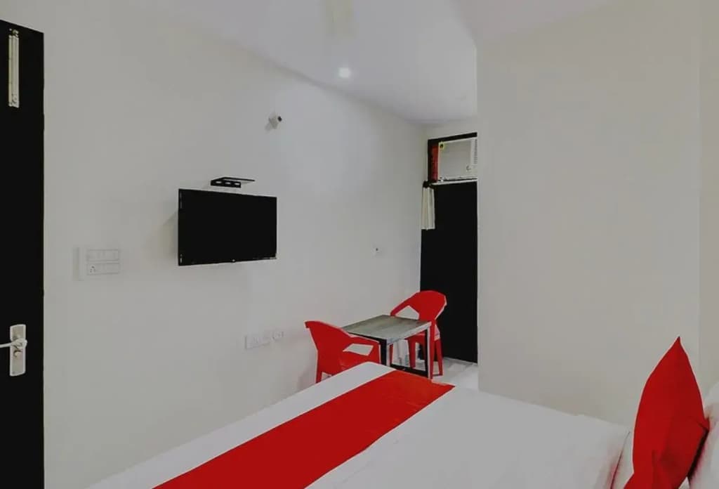 Roomshala Hotel Starlight - photo 5