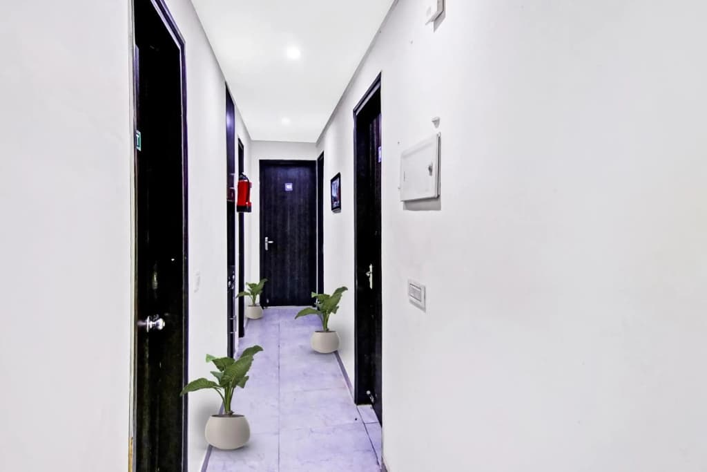 OYO Flagship 70255 Star Light Inn - photo 14