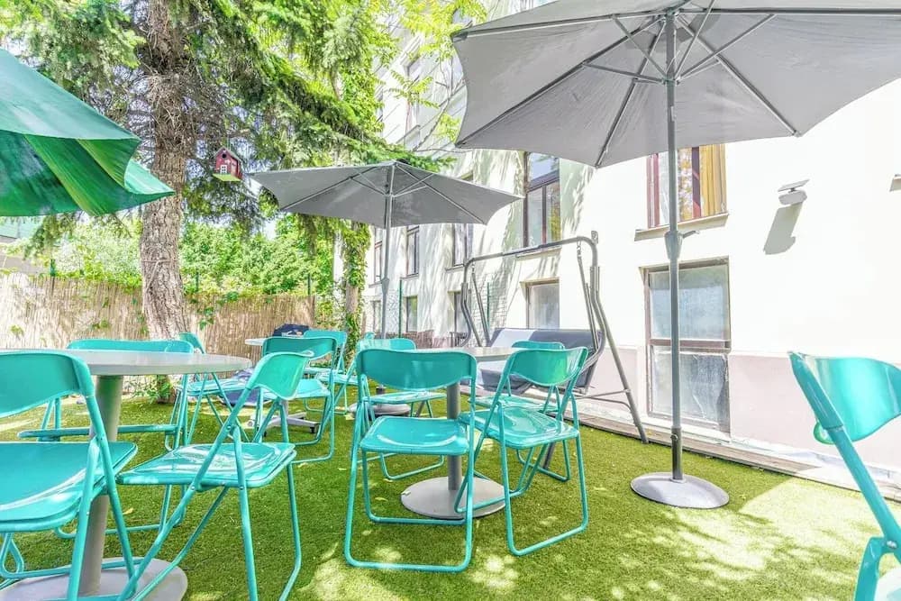 Charming 2BR Apt in Prime Location - photo 12