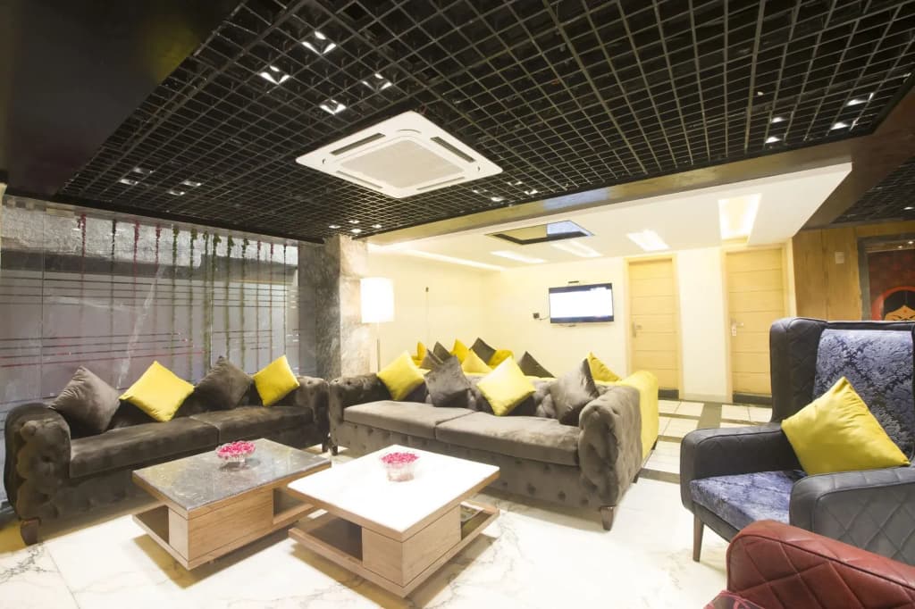 Staybook Hotel Nitya Maharani - photo 11