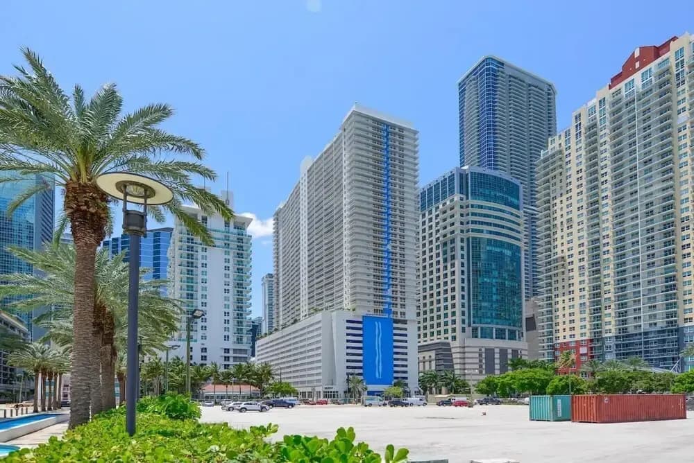39th Floor Condo 1 1 W Pool Gym -free Parking - photo 10