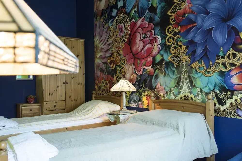 Vibrant 3 Bedroom Apartment In The Pulsing Heart Of Budapest - photo 4