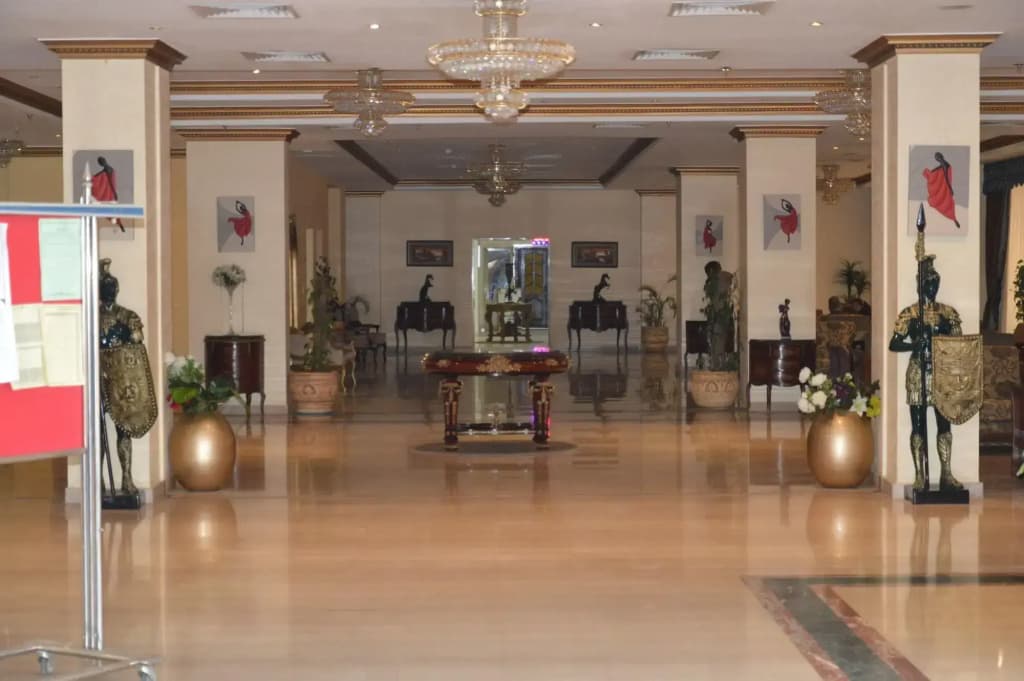 Glorious Hotel - photo 2