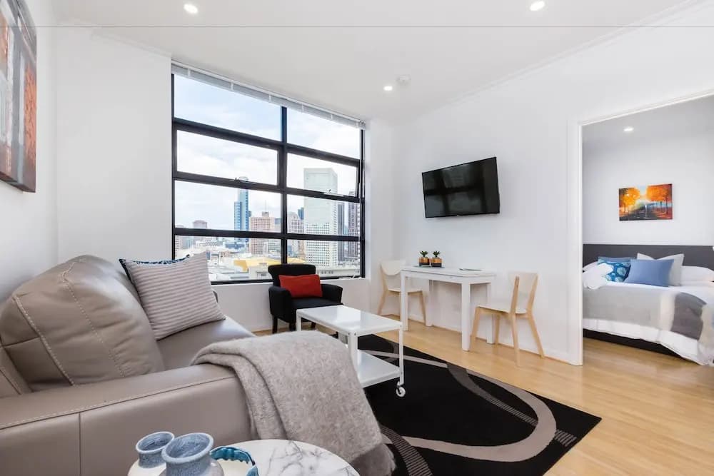 ROLAND, 1BDR Melbourne Apartment - photo 12