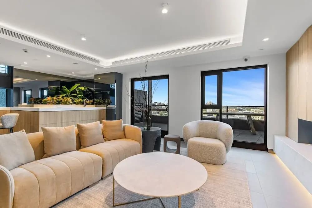 2-bed Inner-city Pad With Pool, - photo 6
