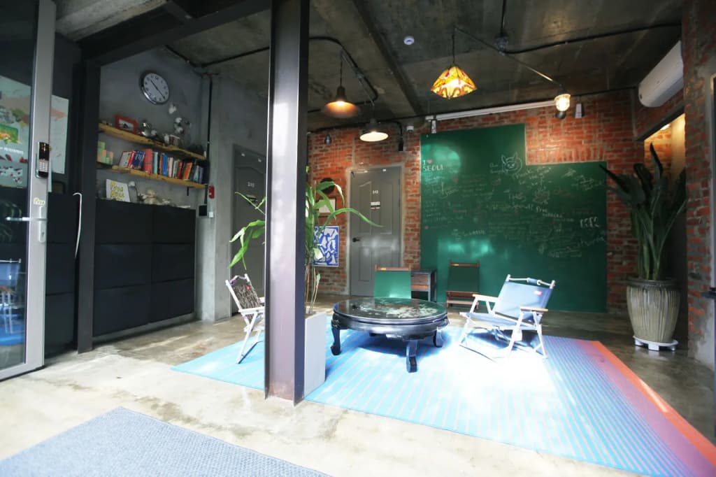 J Guesthouse - photo 16