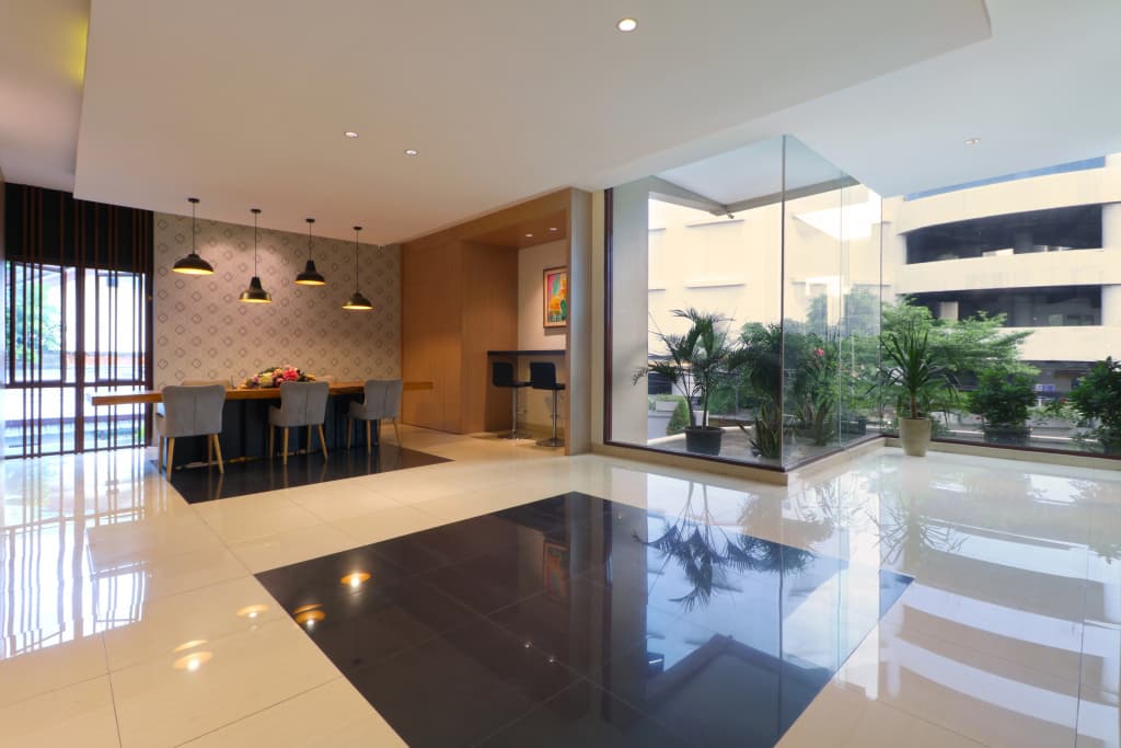 Plaza 54 Residence (Vaccinated Staff) - photo 9