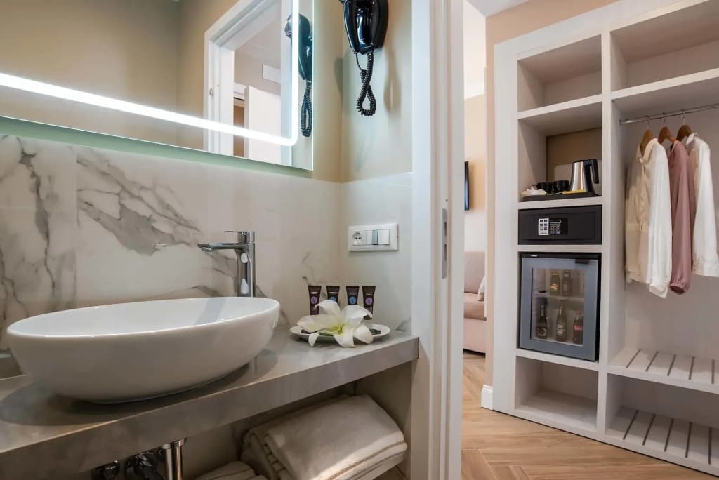 The Boutique Hotel - photo 8