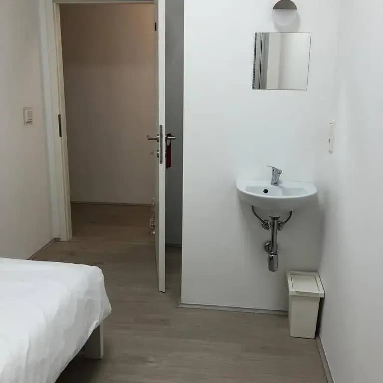W&V Hostel - photo 5