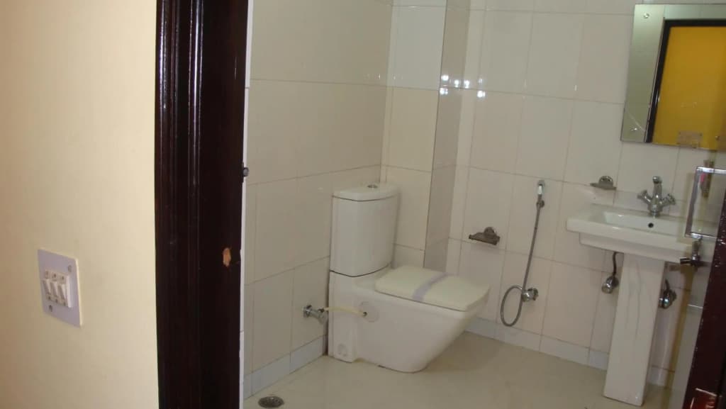 Hotel Su Shree Continental 5 Minutes Walk From New Delhi Railway Station - photo 9