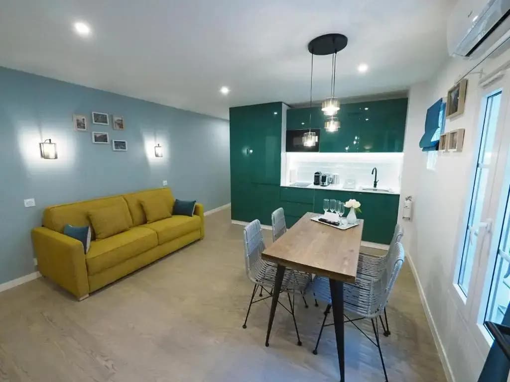 Bastille ChicSuites - photo 16