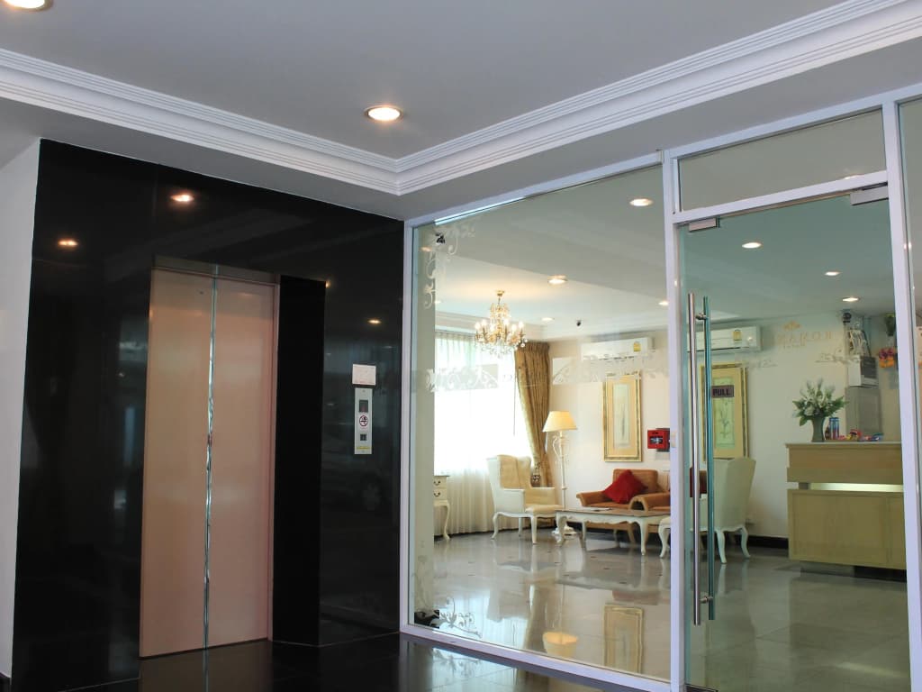 Romance Hotel Srinakarin - photo 4