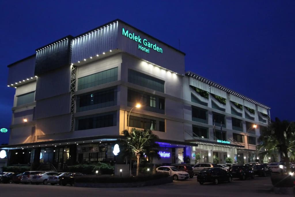 Molek Garden Hotel - photo 1