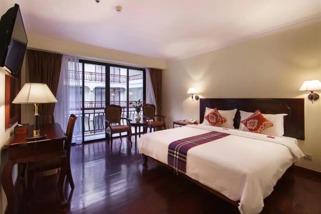 Smiling Deluxe Hotel - photo 3