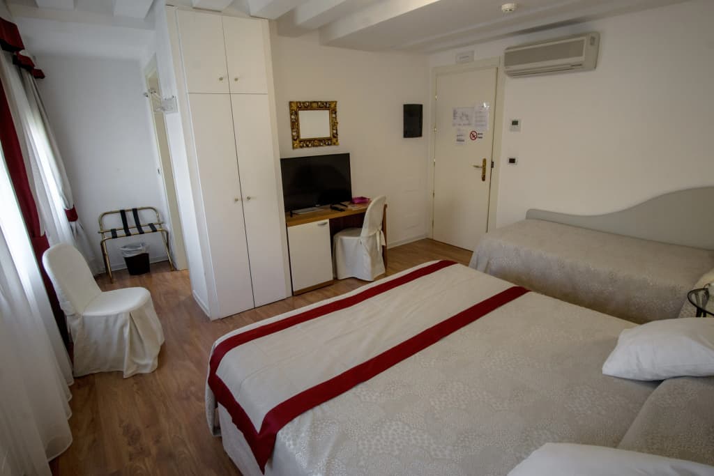 Hotel Antigo Trovatore - photo 4
