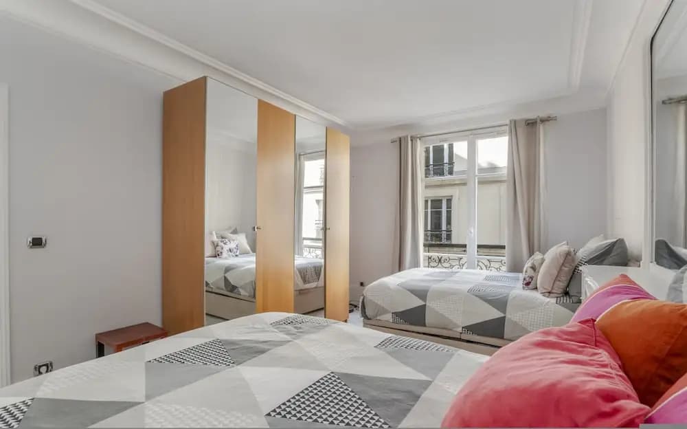 Luxury 4 Bed Residence - Next to Arc de Triomphe - photo 3