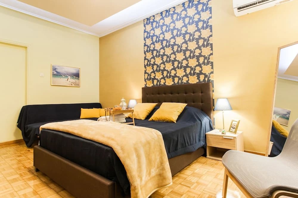 Big Central Metro Station Apartment 2 - photo 3