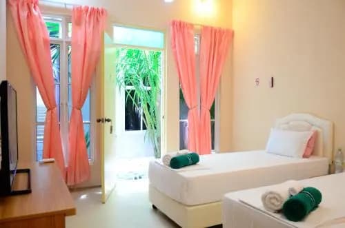 Three Hearts Guesthouse - photo 12