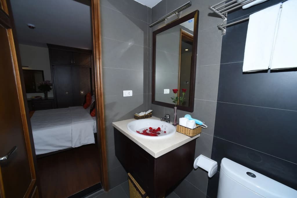 Centre Point Hanoi Hotel - photo 9