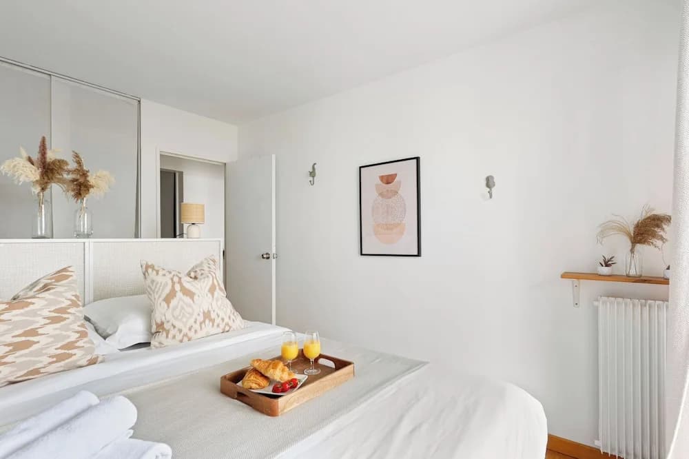 Cozy 2BR Eiffel Tower Area - photo 3
