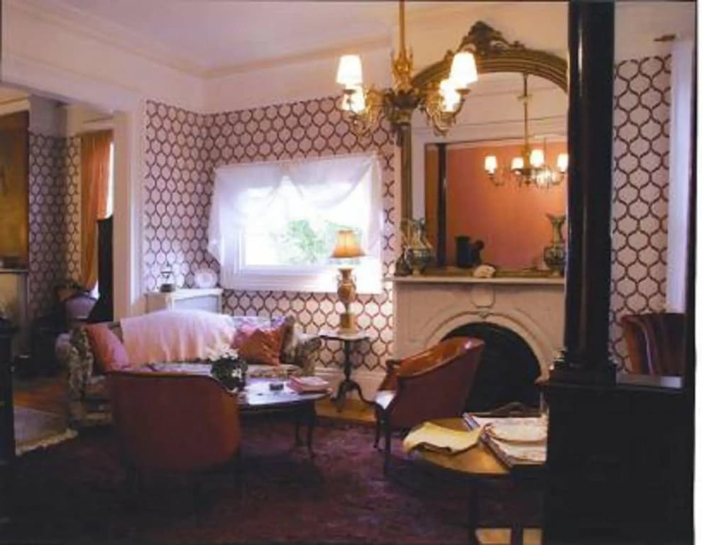 Victorian Bed & Breakfast - photo 2