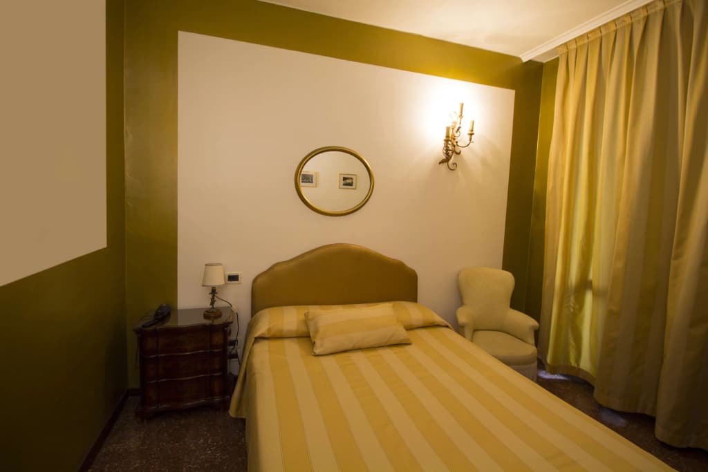 Admiral Hotel - photo 4